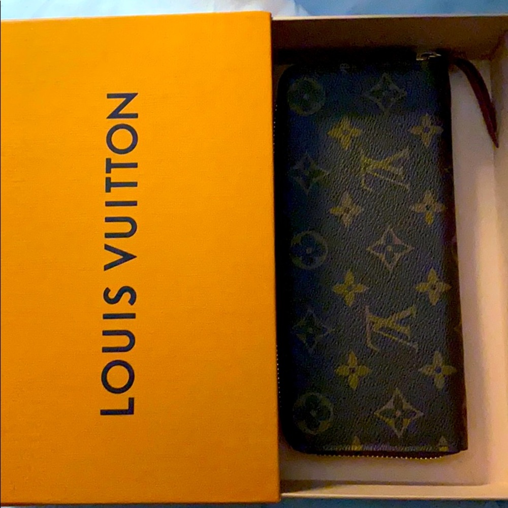 Louis Vuitton Clemence Wallet Fuchsia interior